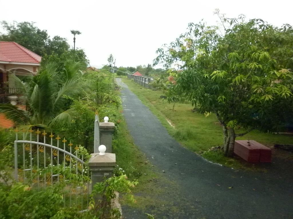 Meas Family Homestay Angk Ta Saom Exterior photo