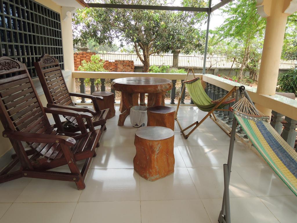 Meas Family Homestay Angk Ta Saom Exterior photo