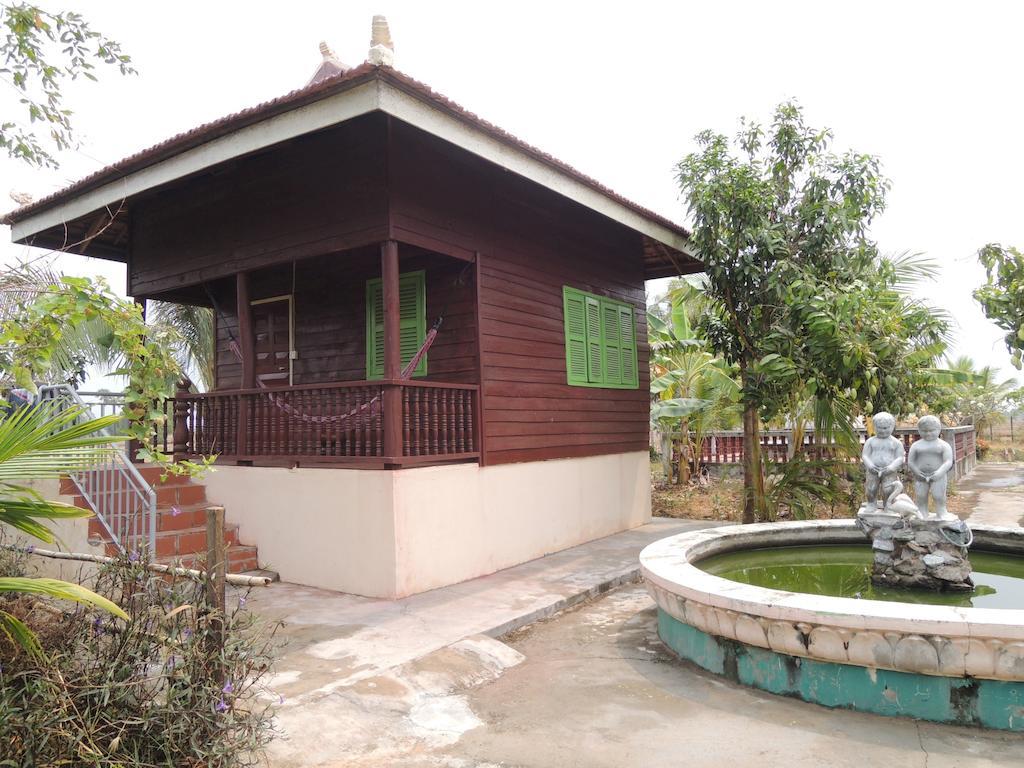Meas Family Homestay Angk Ta Saom Exterior photo